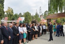 İlham Əliyev Zaqatala şəhərinin tarixi mərkəzinin yenidənqurma və bərpadan sonrakı vəziyyəti ilə tanış olub (FOTO)