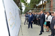 İlham Əliyev Zaqatala şəhərinin tarixi mərkəzinin yenidənqurma və bərpadan sonrakı vəziyyəti ilə tanış olub (FOTO)