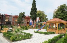 İlham Əliyev Zaqatala şəhərinin tarixi mərkəzinin yenidənqurma və bərpadan sonrakı vəziyyəti ilə tanış olub (FOTO)