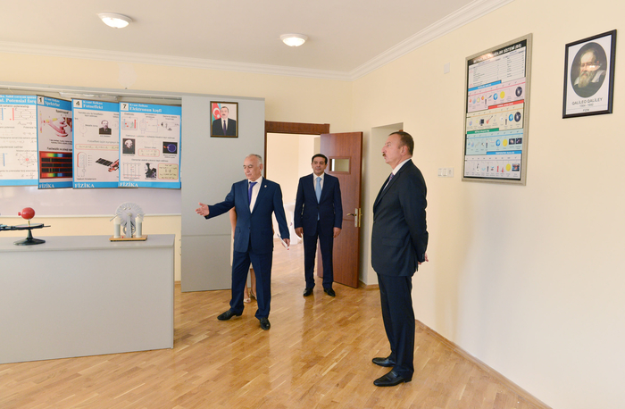 Prezident İlham Əliyev Binəqədi rayonundakı 135 və 248 nömrəli orta məktəblərin binalarının əsaslı təmir və yenidənqurmadan sonrakı vəziyyəti ilə tanış olub (FOTO)