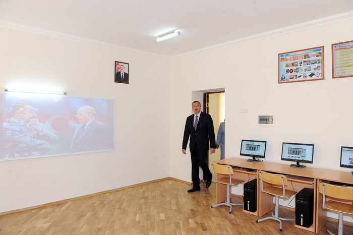 Prezident İlham Əliyev Binəqədi rayonundakı 135 və 248 nömrəli orta məktəblərin binalarının əsaslı təmir və yenidənqurmadan sonrakı vəziyyəti ilə tanış olub (FOTO)