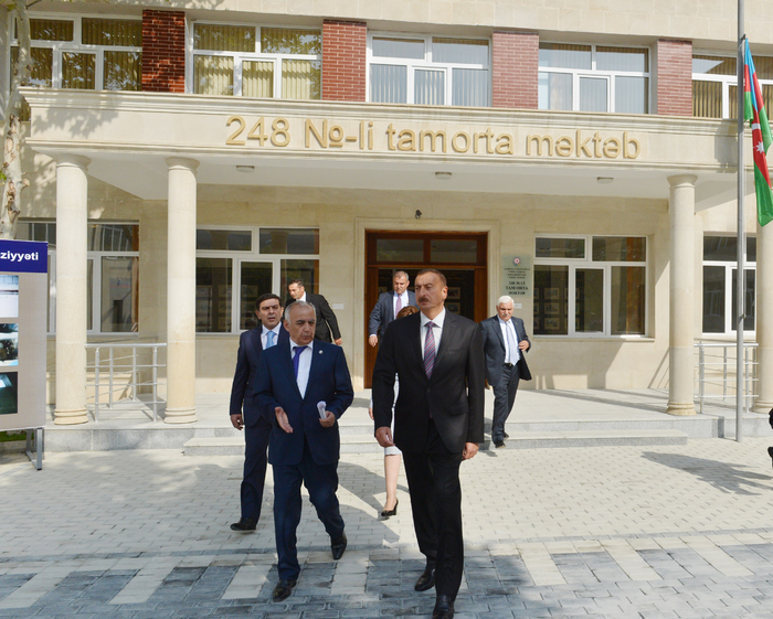 Prezident İlham Əliyev Binəqədi rayonundakı 135 və 248 nömrəli orta məktəblərin binalarının əsaslı təmir və yenidənqurmadan sonrakı vəziyyəti ilə tanış olub (FOTO)