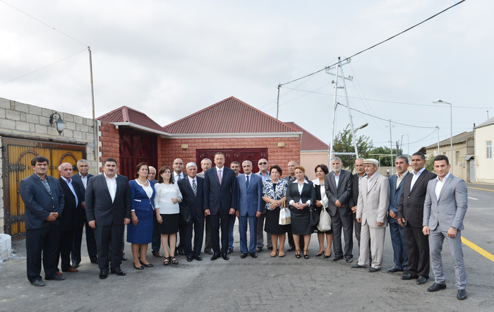 İlham Əliyev Maştağada qəsəbədaxili yollarda aparılan əsaslı təmir və yenidənqurma işləri ilə tanış olub (FOTO)