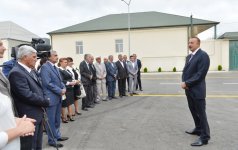 İlham Əliyev Maştağada qəsəbədaxili yollarda aparılan əsaslı təmir və yenidənqurma işləri ilə tanış olub (FOTO)