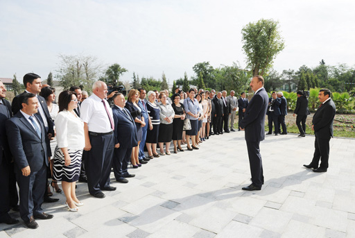 İlham Əliyev Salyanda Heydər Əliyev Mərkəzinin açılışında iştirak edib (FOTO)