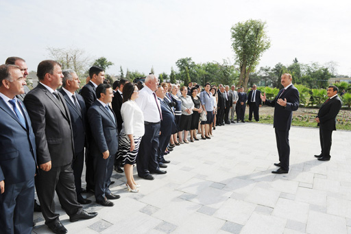 İlham Əliyev Salyanda Heydər Əliyev Mərkəzinin açılışında iştirak edib (FOTO)