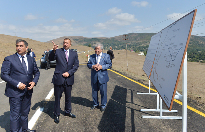 İlham Əliyev Yardımlı-Deman-Arvana avtomobil yolunun 20 kilometrlik hissəsinin açılışında iştirak edib (FOTO)