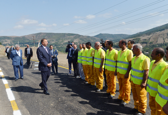 İlham Əliyev Yardımlı-Deman-Arvana avtomobil yolunun 20 kilometrlik hissəsinin açılışında iştirak edib (FOTO)