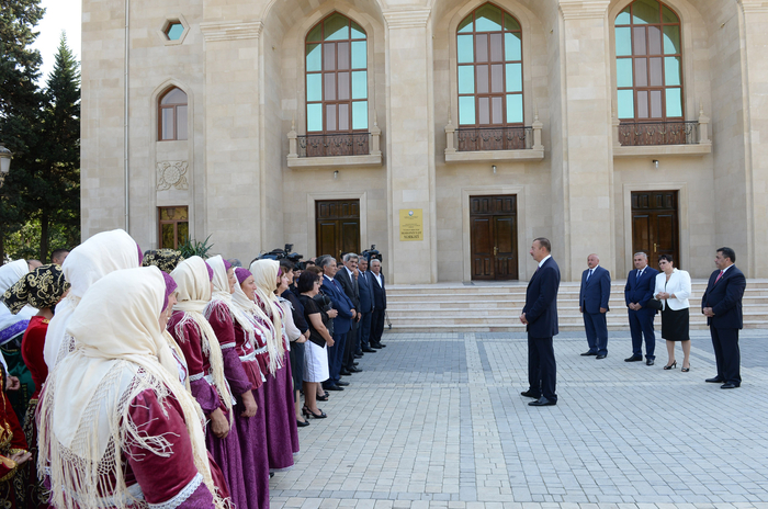 İlham Əliyev: Azərbaycan dövləti çox güclü əsaslar – tarixi, mədəni əsaslar, mənəvi dəyərlər üzərində qurulub (FOTO)