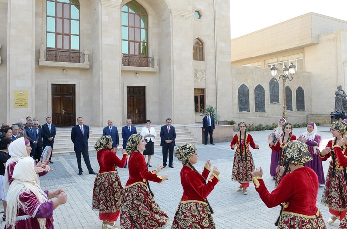 İlham Əliyev: Azərbaycan dövləti çox güclü əsaslar – tarixi, mədəni əsaslar, mənəvi dəyərlər üzərində qurulub (FOTO)