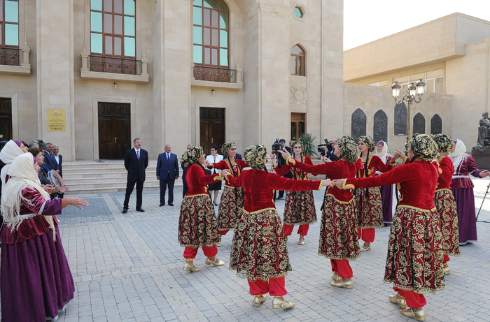 İlham Əliyev: Azərbaycan dövləti çox güclü əsaslar – tarixi, mədəni əsaslar, mənəvi dəyərlər üzərində qurulub (FOTO)