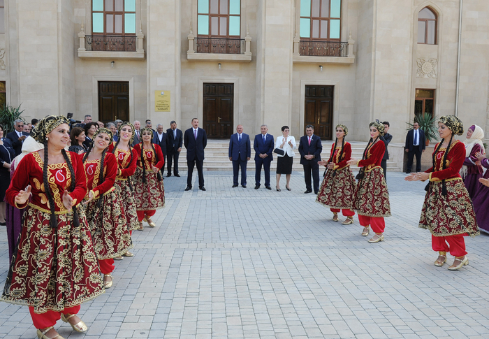İlham Əliyev: Azərbaycan dövləti çox güclü əsaslar – tarixi, mədəni əsaslar, mənəvi dəyərlər üzərində qurulub (FOTO)