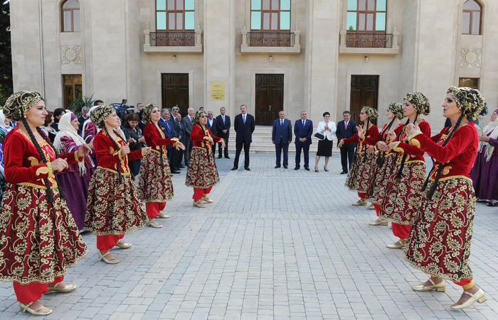 İlham Əliyev: Azərbaycan dövləti çox güclü əsaslar – tarixi, mədəni əsaslar, mənəvi dəyərlər üzərində qurulub (FOTO)