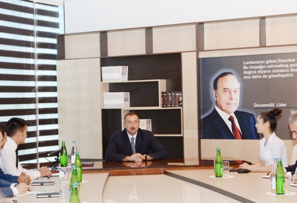 Prezident İlham Əliyev: Biz dünyada gedən bütün yenilikləri Azərbaycanda tətbiq etməliyik (FOTO)