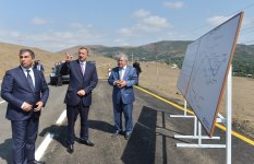İlham Əliyev Yardımlı-Deman-Arvana avtomobil yolunun 20 kilometrlik hissəsinin açılışında iştirak edib (FOTO)