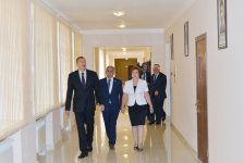 Prezident İlham Əliyev Nəsimi rayonundakı 19 və 240 nömrəli tam orta məktəblərinin əsaslı təmir və yenidənqurma işlərindən sonrakı vəziyyəti ilə tanış olub (FOTO)