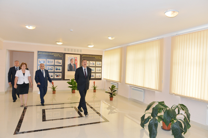 Prezident İlham Əliyev Nəsimi rayonundakı 19 və 240 nömrəli tam orta məktəblərinin əsaslı təmir və yenidənqurma işlərindən sonrakı vəziyyəti ilə tanış olub (FOTO)