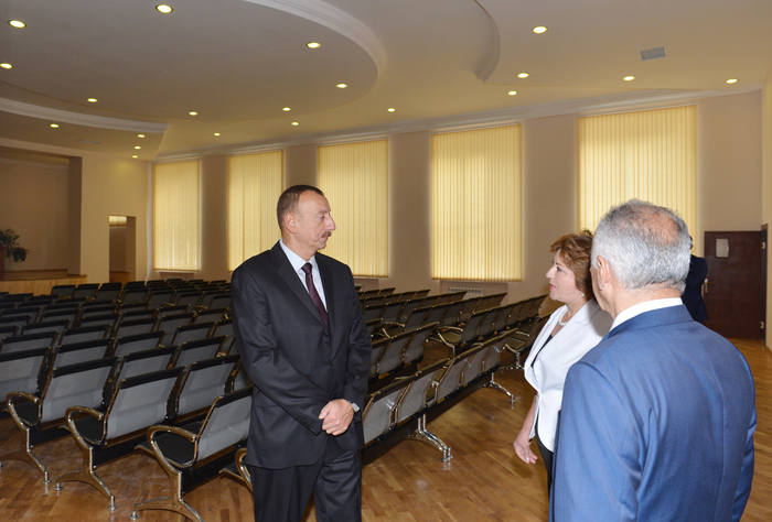 Prezident İlham Əliyev Nəsimi rayonundakı 19 və 240 nömrəli tam orta məktəblərinin əsaslı təmir və yenidənqurma işlərindən sonrakı vəziyyəti ilə tanış olub (FOTO)