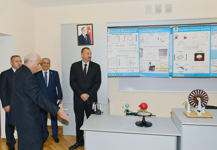 Prezident İlham Əliyev Nəsimi rayonundakı 19 və 240 nömrəli tam orta məktəblərinin əsaslı təmir və yenidənqurma işlərindən sonrakı vəziyyəti ilə tanış olub (FOTO)