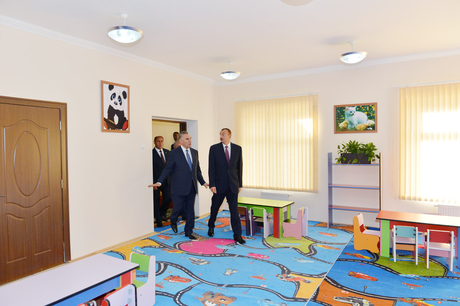Prezident İlham Əliyev Bərdədə 866 məcburi köçkün ailəsi üçün yeni salınmış məhəllə ilə tanış olub (FOTO)