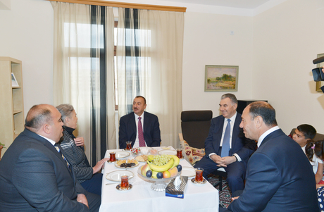 Prezident İlham Əliyev Bərdədə 866 məcburi köçkün ailəsi üçün yeni salınmış məhəllə ilə tanış olub (FOTO)