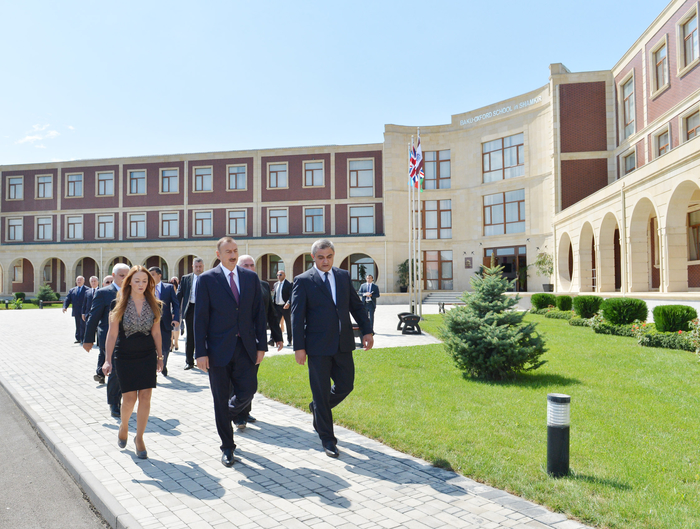 Prezident İlham Əliyev Bakı Oksford məktəbinin Şəmkir filialı ilə tanış olub (FOTO)