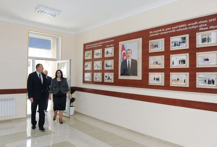 İlham Əliyev Bakıda tam orta ümumtəhsil məktəblərinin əsaslı təmir və yenidənqurmadan sonrakı vəziyyəti ilə tanış olub (FOTO)
