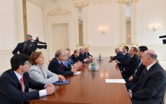 İlham Əliyev Azərbaycanda prezident seçkilərinin müşahidəsi üzrə AŞ PA-nın Xüsusi Komitəsinin Seçkiqabağı Missiyasının üzvlərini qəbul edib