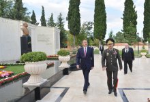 İlham Əliyev Şəmkir hərbi birləşməsinin hərbi şəhərciyində aparılan abadlıq-quruculuq işləri ilə tanış olub (FOTO)