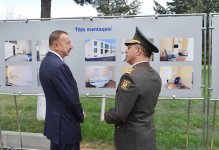 İlham Əliyev Şəmkir hərbi birləşməsinin hərbi şəhərciyində aparılan abadlıq-quruculuq işləri ilə tanış olub (FOTO)