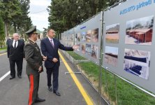 İlham Əliyev Şəmkir hərbi birləşməsinin hərbi şəhərciyində aparılan abadlıq-quruculuq işləri ilə tanış olub (FOTO)