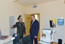 İlham Əliyev Şəmkir hərbi birləşməsinin hərbi şəhərciyində aparılan abadlıq-quruculuq işləri ilə tanış olub (FOTO)