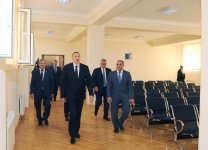 İlham Əliyev Bakıda tam orta ümumtəhsil məktəblərinin əsaslı təmir və yenidənqurmadan sonrakı vəziyyəti ilə tanış olub (FOTO)