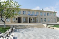 İlham Əliyev Bakıda tam orta ümumtəhsil məktəblərinin əsaslı təmir və yenidənqurmadan sonrakı vəziyyəti ilə tanış olub (FOTO)