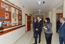 İlham Əliyev Bakıda tam orta ümumtəhsil məktəblərinin əsaslı təmir və yenidənqurmadan sonrakı vəziyyəti ilə tanış olub (FOTO)