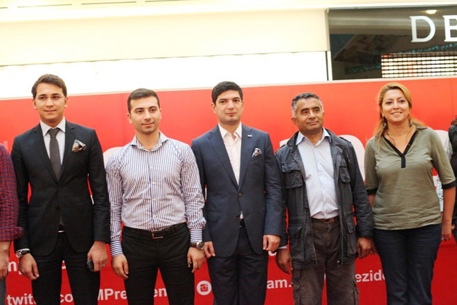 "Mənim Prezidentim" kampaniyası çərçivəsində "Azərbaycanımın inkişafı - 10 il" fotomüsabiqəsinin sərgisi keçirilib (FOTO)