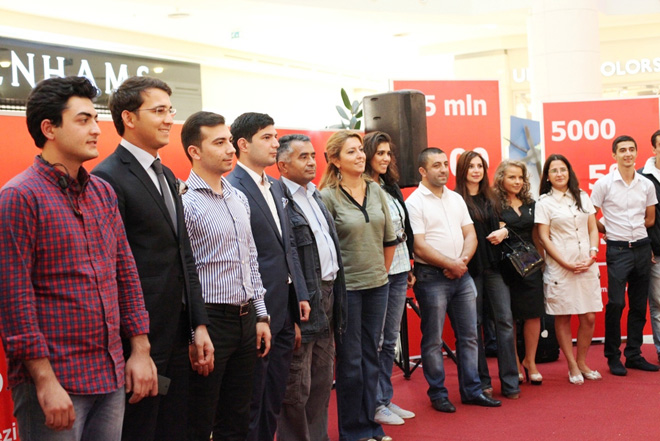 "Mənim Prezidentim" kampaniyası çərçivəsində "Azərbaycanımın inkişafı - 10 il" fotomüsabiqəsinin sərgisi keçirilib (FOTO)