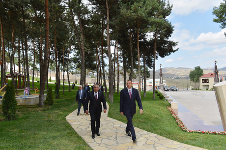 Prezident İlham Əliyev Gədəbəy rayonuna səfərə gəlib (FOTO)