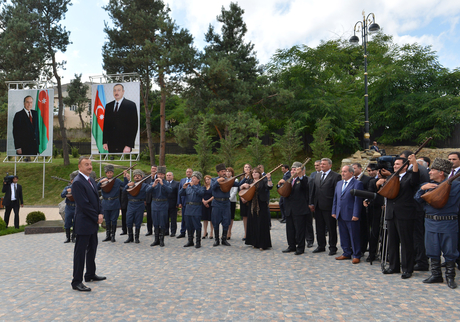 İlham Əliyev Gədəbəy Aşıq Musiqisi Məktəbinin açılışında iştirak edib (FOTO)