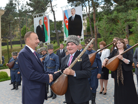 İlham Əliyev Gədəbəy Aşıq Musiqisi Məktəbinin açılışında iştirak edib (FOTO)