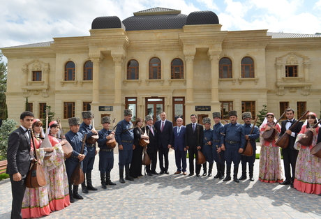İlham Əliyev Gədəbəy Aşıq Musiqisi Məktəbinin açılışında iştirak edib (FOTO)