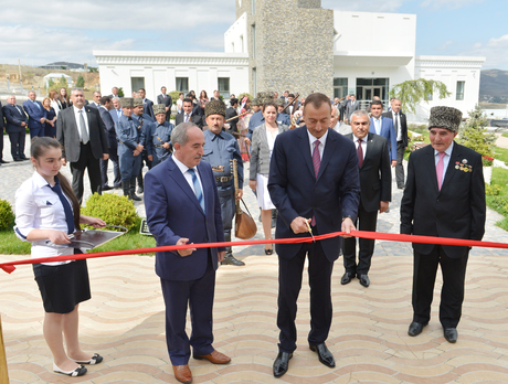 İlham Əliyev Gədəbəy Aşıq Musiqisi Məktəbinin açılışında iştirak edib (FOTO)