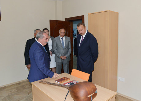 İlham Əliyev Gədəbəy Aşıq Musiqisi Məktəbinin açılışında iştirak edib (FOTO)