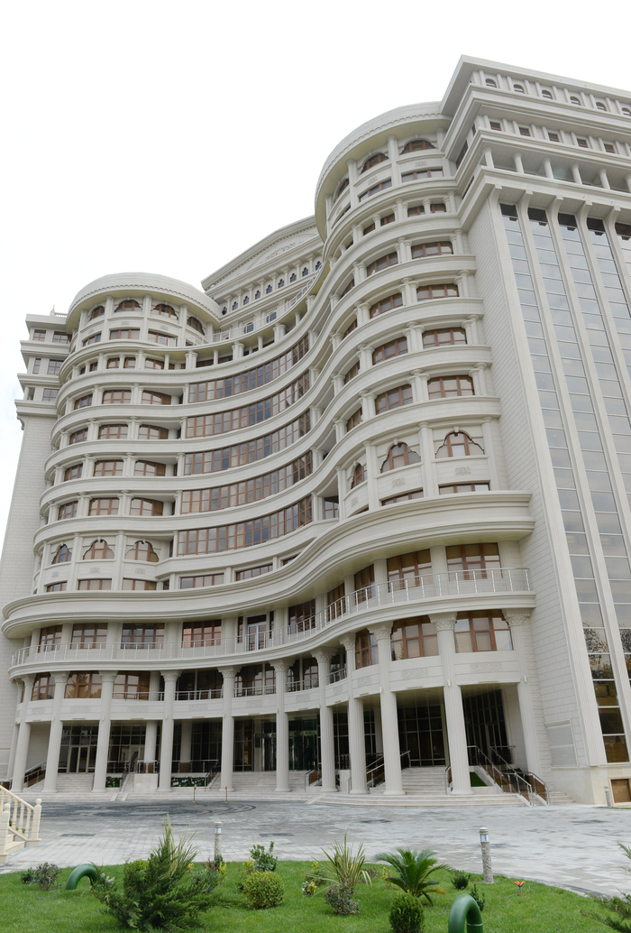 Prezident İlham Əliyev və xanımı Azərbaycan Tibb Universitetinin Tədris-Cərrahiyyə Klinikasının açılışında iştirak ediblər (FOTO)