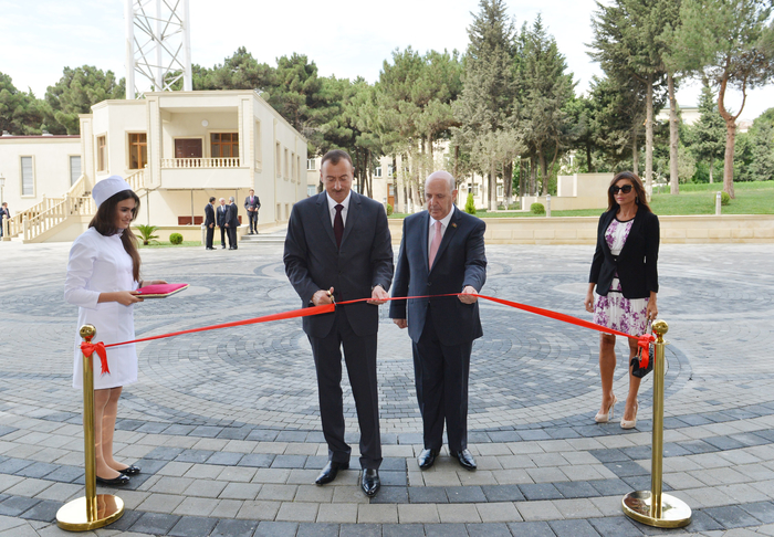 Prezident İlham Əliyev və xanımı Azərbaycan Tibb Universitetinin Tədris-Cərrahiyyə Klinikasının açılışında iştirak ediblər (FOTO)