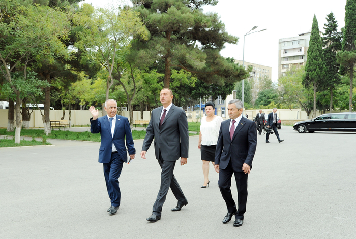 Prezident İlham Əliyev Bakının Sabunçu rayonunda orta məktəblərin əsaslı təmir və yenidənqurmadan sonrakı vəziyyəti ilə tanış olub (FOTO)
