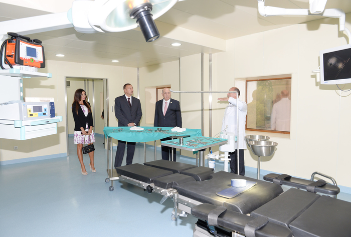 Prezident İlham Əliyev və xanımı Azərbaycan Tibb Universitetinin Tədris-Cərrahiyyə Klinikasının açılışında iştirak ediblər (FOTO)