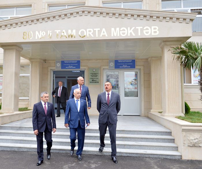 Prezident İlham Əliyev Bakının Sabunçu rayonunda orta məktəblərin əsaslı təmir və yenidənqurmadan sonrakı vəziyyəti ilə tanış olub (FOTO)