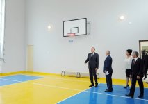 Prezident İlham Əliyev Bakının Sabunçu rayonunda orta məktəblərin əsaslı təmir və yenidənqurmadan sonrakı vəziyyəti ilə tanış olub (FOTO)