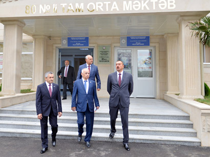 Prezident İlham Əliyev Bakının Sabunçu rayonunda orta məktəblərin əsaslı təmir və yenidənqurmadan sonrakı vəziyyəti ilə tanış olub (FOTO)